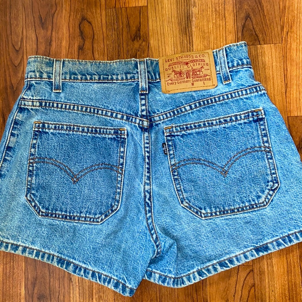 🌸🌸LEVIS SHORTS 🌸🌸 - Picture 6 of 9